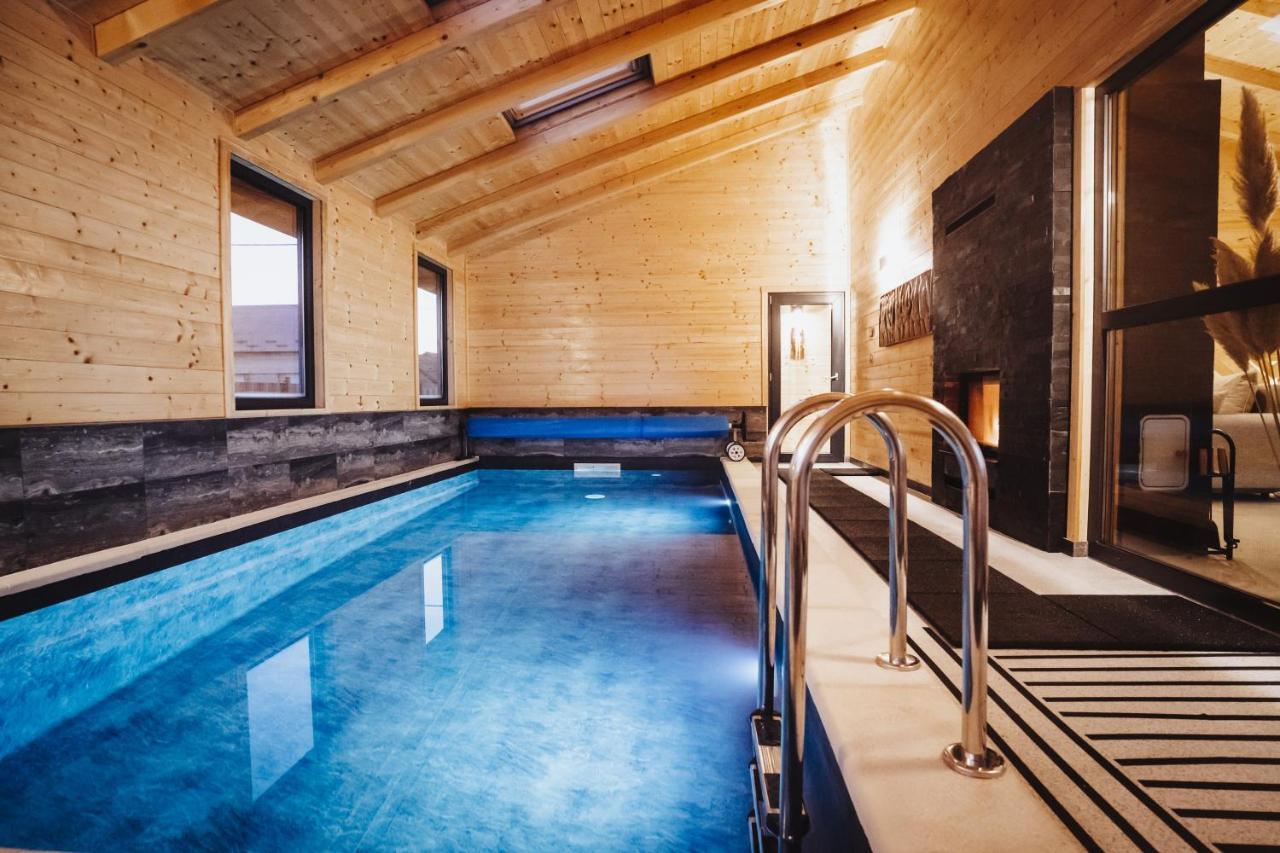 Holiday Home Nightswim Inn Vrbovec Bagian luar foto