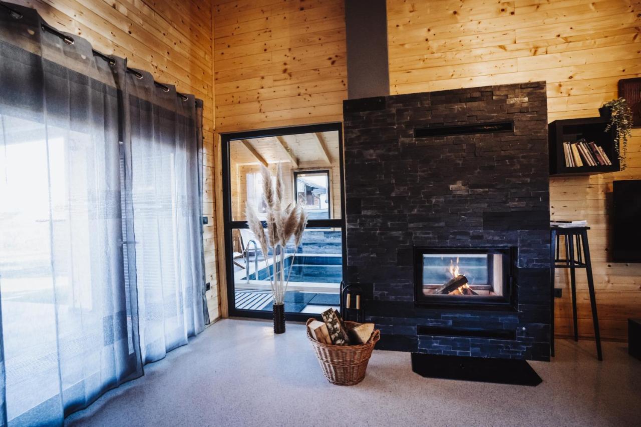 Holiday Home Nightswim Inn Vrbovec Bagian luar foto